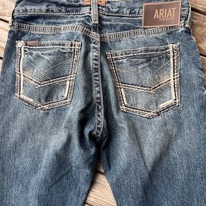 Ariat m5 straight fit straight leg 32/34 jeans like new